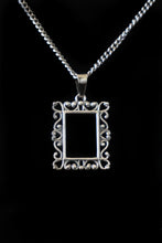 Load image into Gallery viewer, Filigree Frame Chain